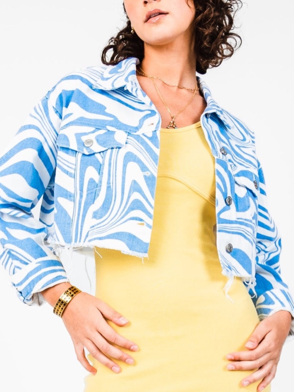 🟠NWT SIGNATURE 8 Cropped Frayed Hem Denim Jacket in Periwinkle/White Print